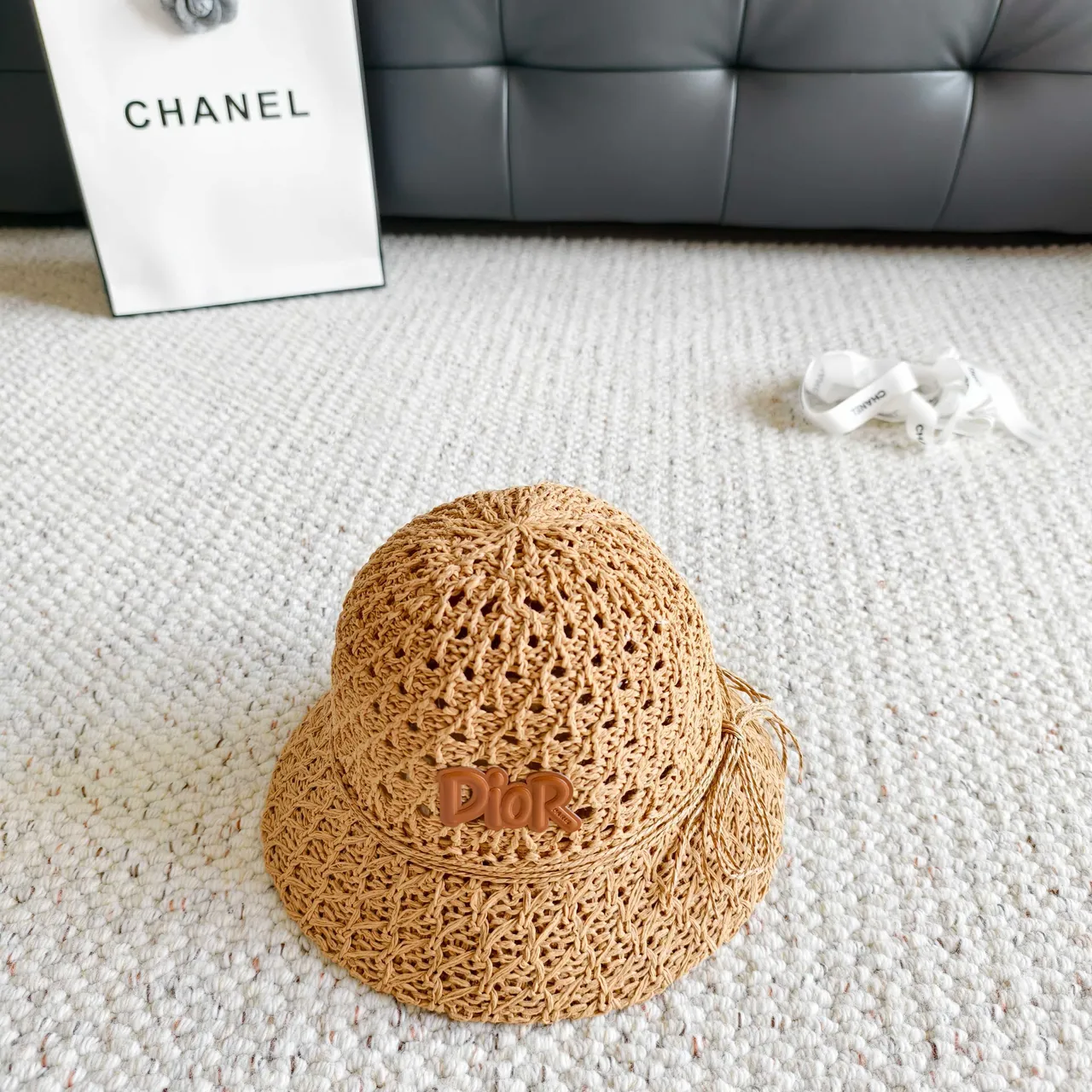 Dior Chapeau de Paille Crocheté Seau 6