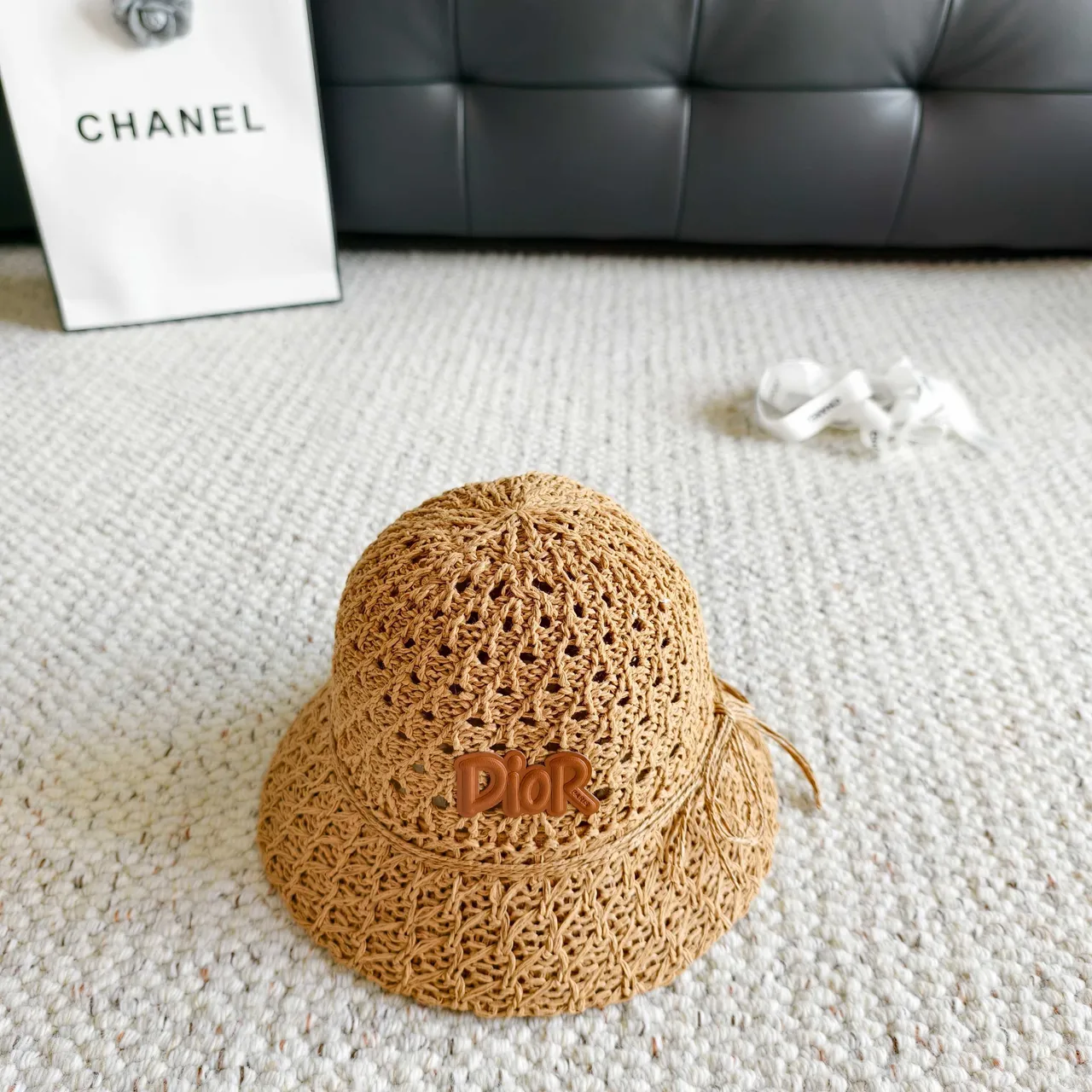 Dior Chapeau de Paille Crocheté Seau 7