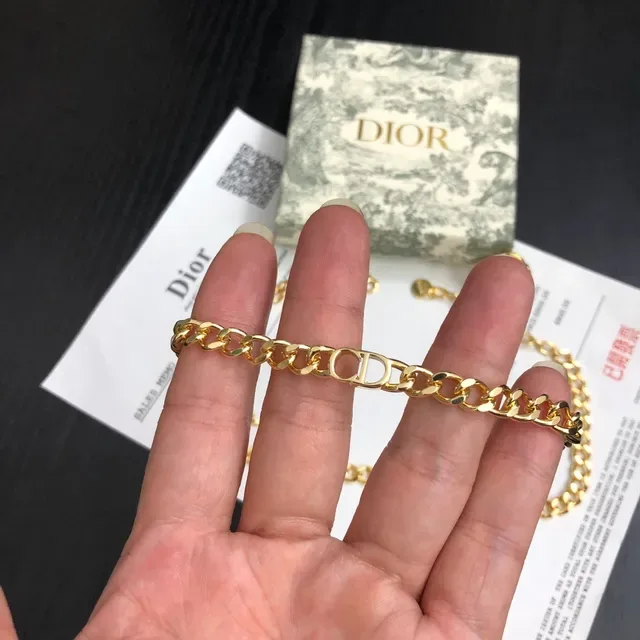 Collier Dior Diorama Chaîne Curb en Or Fermoir Logo en Forme de D 8