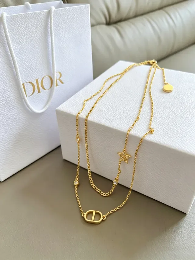 ديور Layered قلادة نجم كريستال ذهبي D-Logo 10