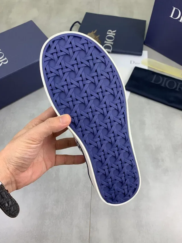 Dior أحذية سلايب أون كانفاس أبيض ونافي مطبوعة بماركة المونوغرام 2