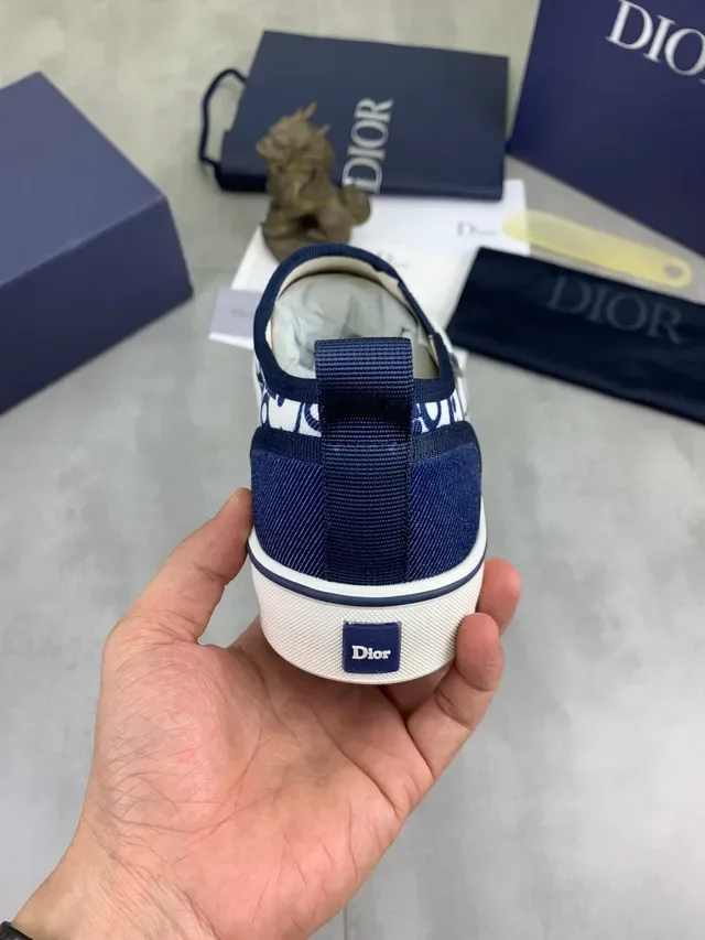 Dior أحذية سلايب أون كانفاس أبيض ونافي مطبوعة بماركة المونوغرام 3