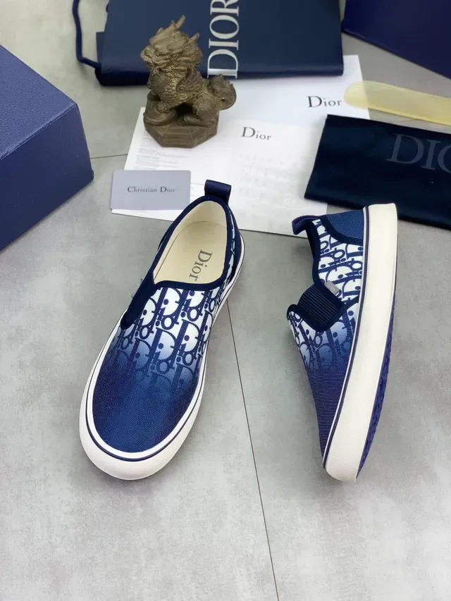 Dior أحذية سلايب أون كانفاس أبيض ونافي مطبوعة بماركة المونوغرام 5