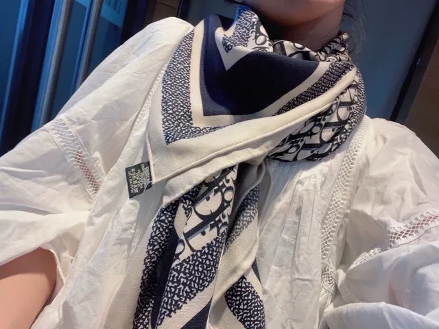 Dior Oblique Monogram Foulard en soie crème et navy 2