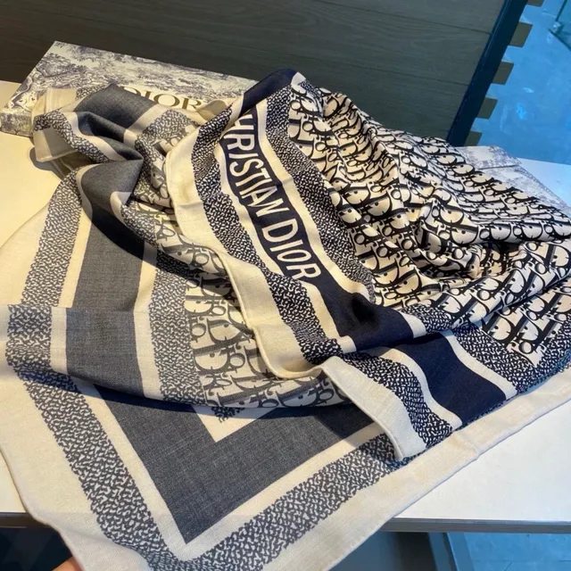 Dior Oblique Monogram Foulard en soie crème et navy 6