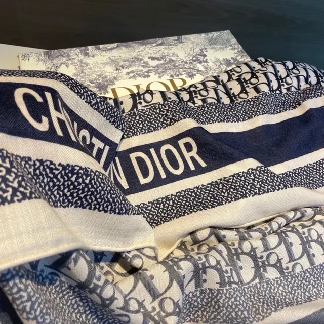 Dior Oblique Monogram Foulard en soie crème et navy 7