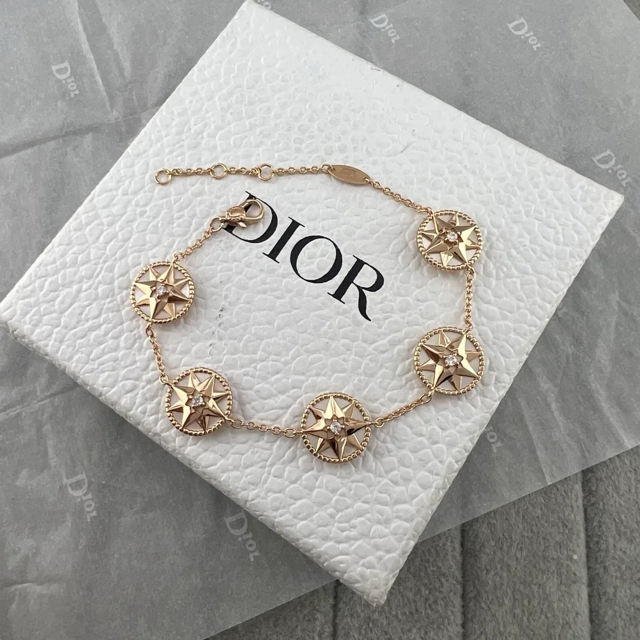 Pulseira Dior Rose des Vents Dourada Madreperla e Esmalte Estrela de Bússola 3