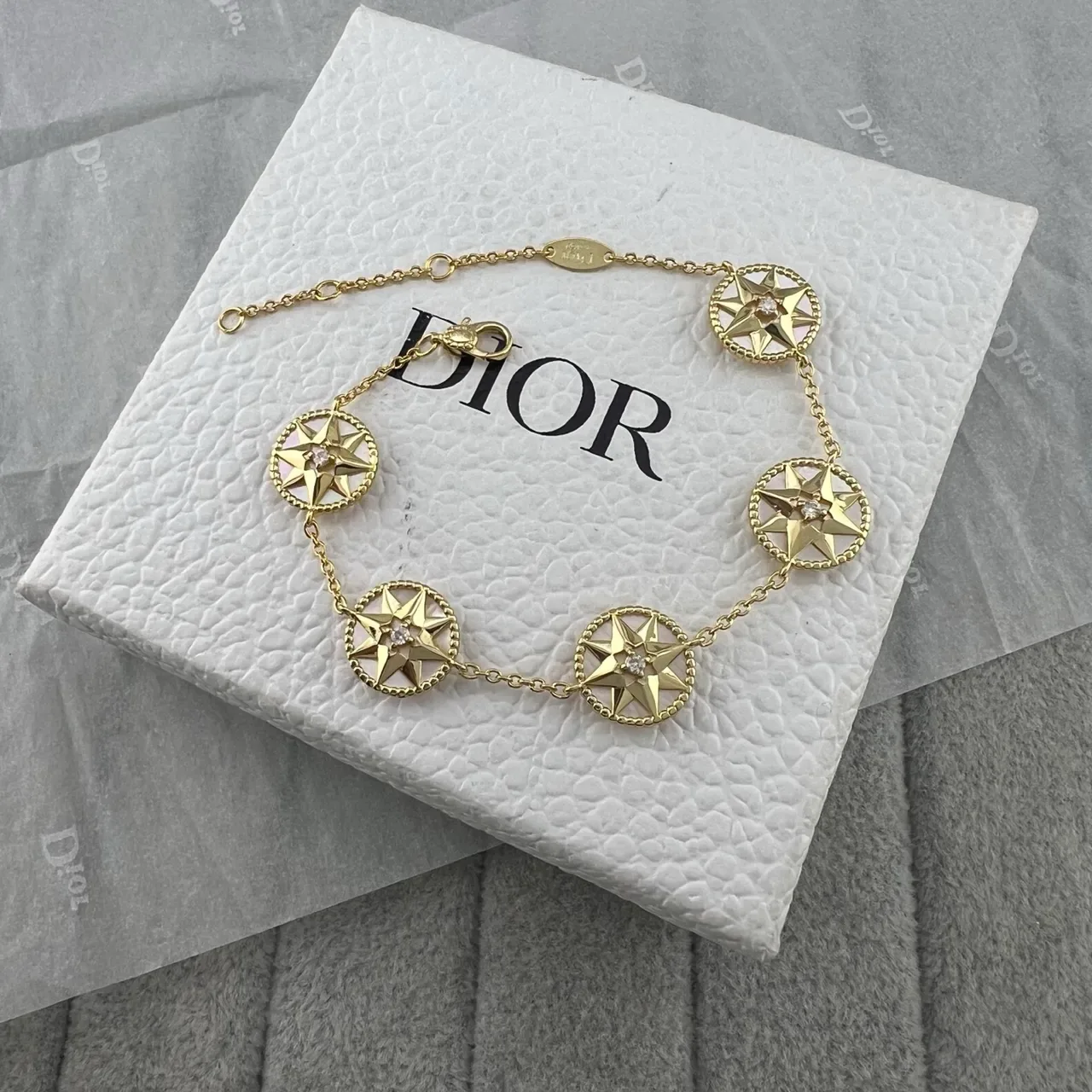 Pulseira Dior Rose des Vents Dourada Madreperla e Esmalte Estrela de Bússola 4