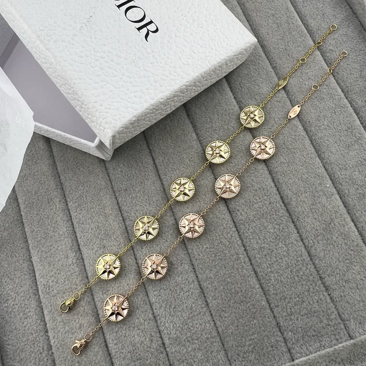 Pulseira Dior Rose des Vents Dourada Madreperla e Esmalte Estrela de Bússola 6