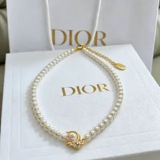 سوار Dior ذهبي أبيض مع سلسلة لؤلؤ D-Motif