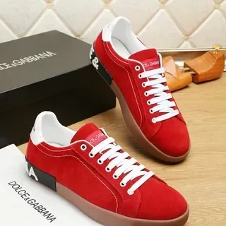Dolce & Gabbana حذاء أحمر سويدي ستايل لايف