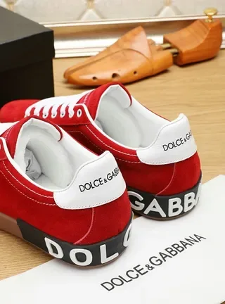 Dolce & Gabbana حذاء أحمر سويدي ستايل لايف 2