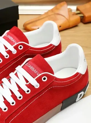 Dolce & Gabbana حذاء أحمر سويدي ستايل لايف 5