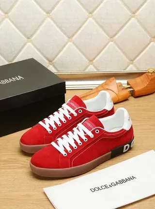 Dolce & Gabbana حذاء أحمر سويدي ستايل لايف 6
