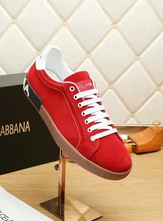 Dolce & Gabbana حذاء أحمر سويدي ستايل لايف 8