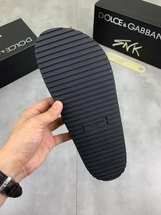 Dolce & Gabbana Mules en daim noir avec DG Logo 2