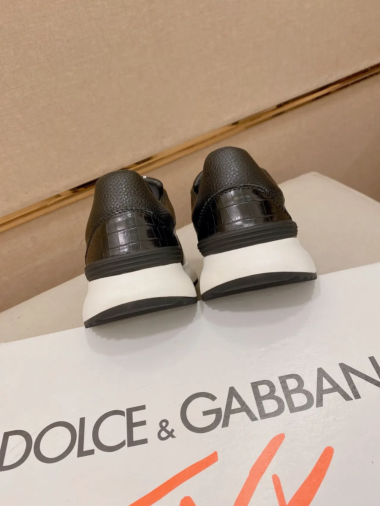 Dolce & Gabbana Black White Crocodile-Embossed Leather Metallic DG Logo Plaque Lifestyle Sneakers 3