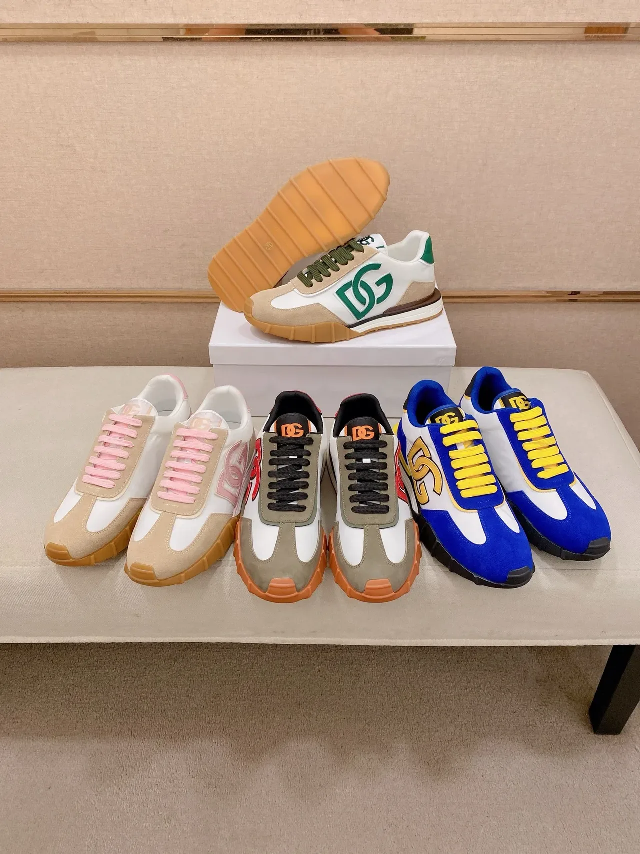Dolce & Gabbana Sneakers Lifestyle de Daim et Cuir bloquées en bleu et jaune 2
