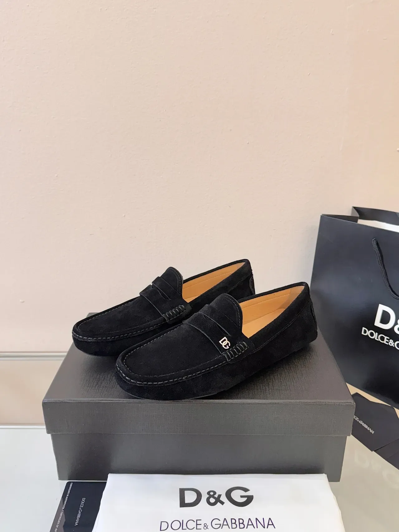Dolce & Gabbana DG Logo Penny Loafer de Camurça 2