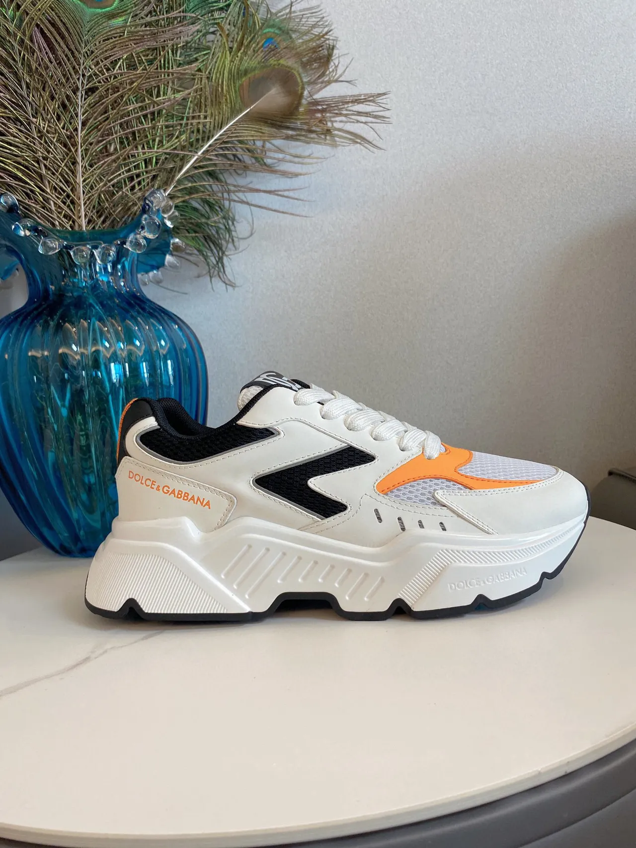 Dolce & Gabbana Chaussures chunky à semelle blanche et orange en maille et construction à superposition synthétique 4