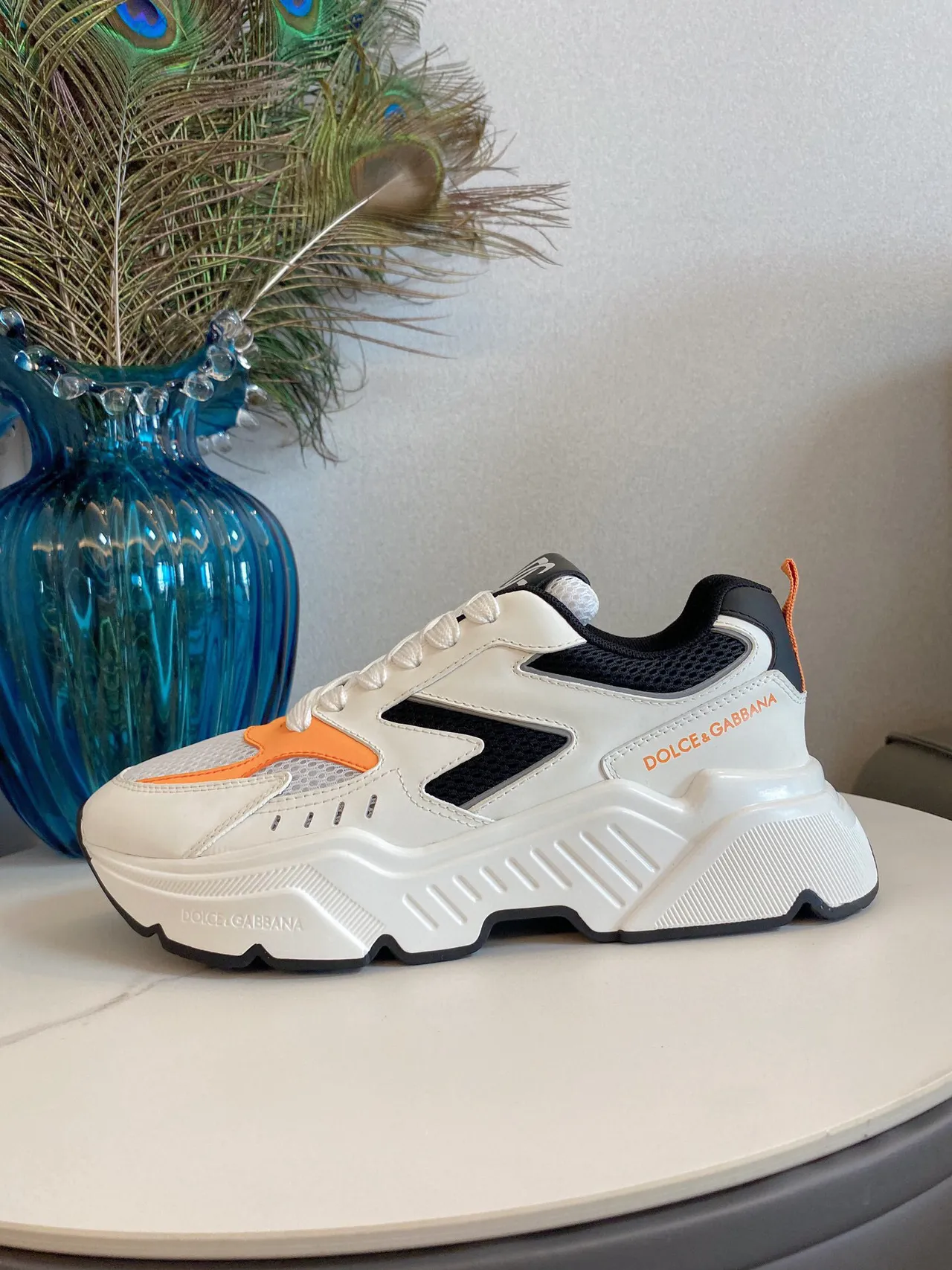 Dolce & Gabbana Chaussures chunky à semelle blanche et orange en maille et construction à superposition synthétique 5