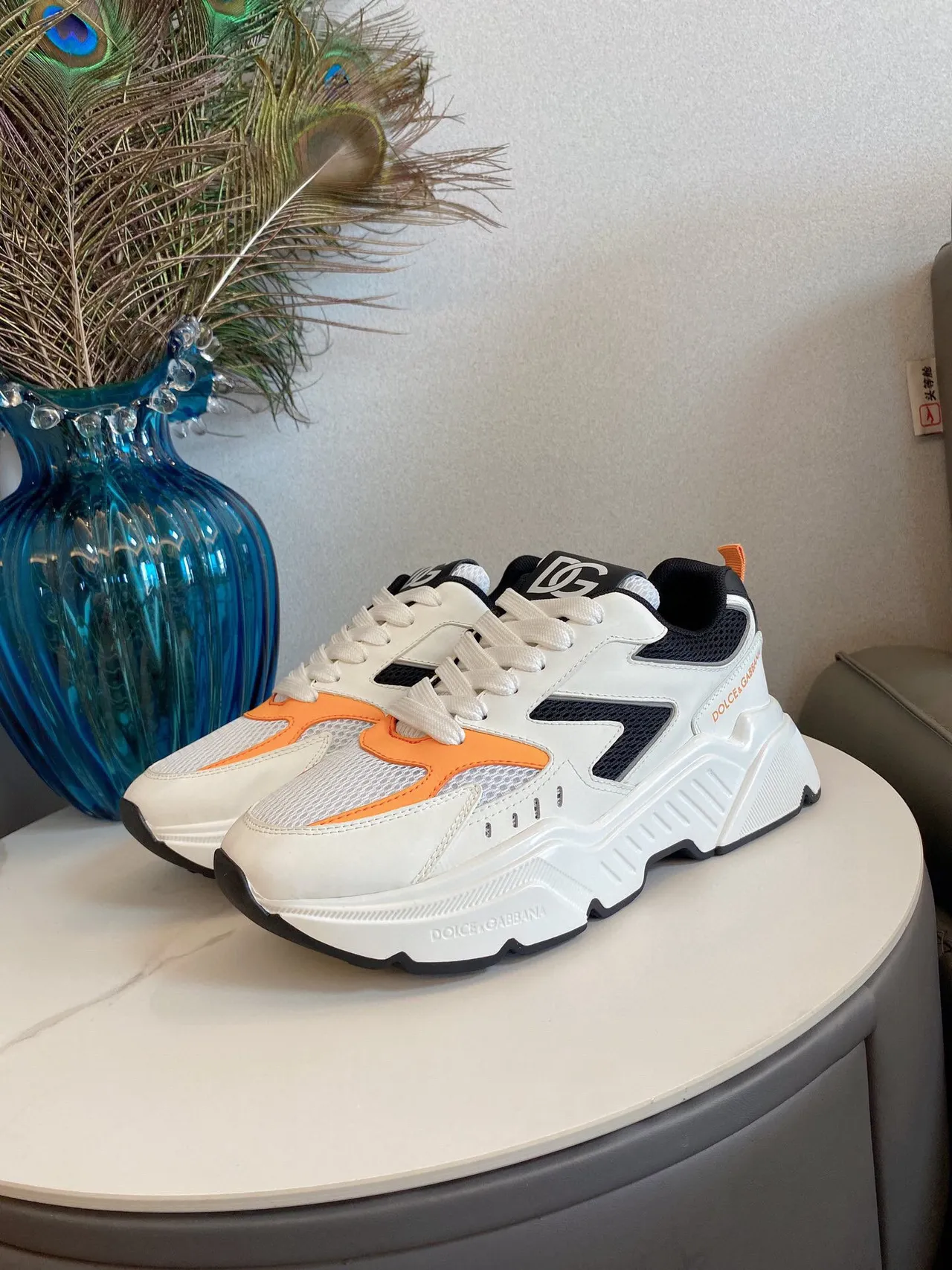 Dolce & Gabbana Chaussures chunky à semelle blanche et orange en maille et construction à superposition synthétique 8