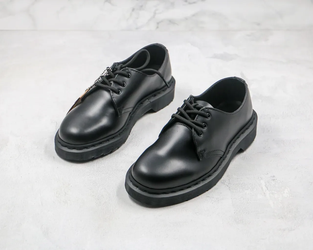 Dr. Martens 1461 Chaussures Oxford en Cuir Noir Lisse avec 3 Œillets et Lacets Fermés 9