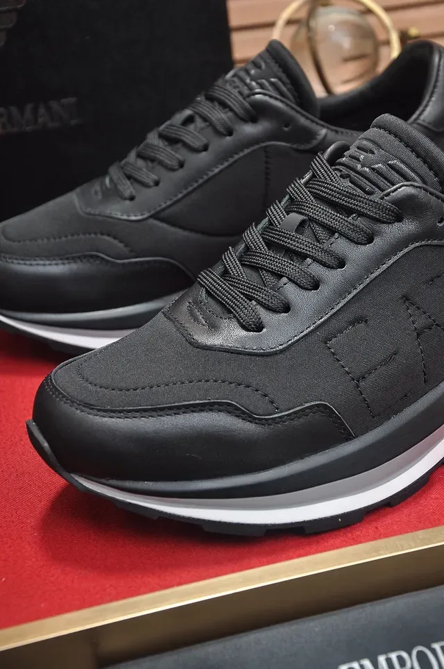 Emporio Armani Chaussures Lifestyle Noires et Grises en Cuir et Synthétique avec Logo d'Aigle Embossé 3