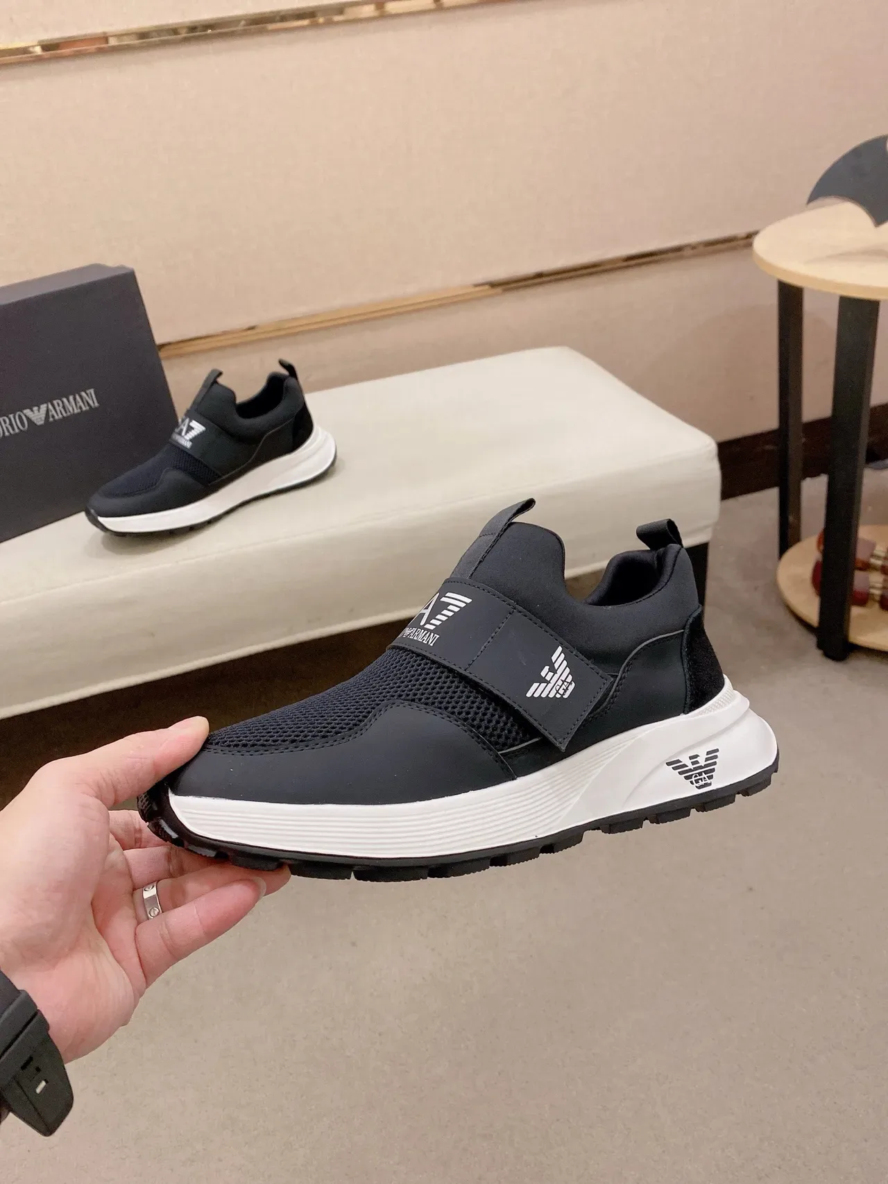 Emporio Armani Noir Blanc Slip-On Maille et Synthétique Supérieur Sneakers Lifestyle 3