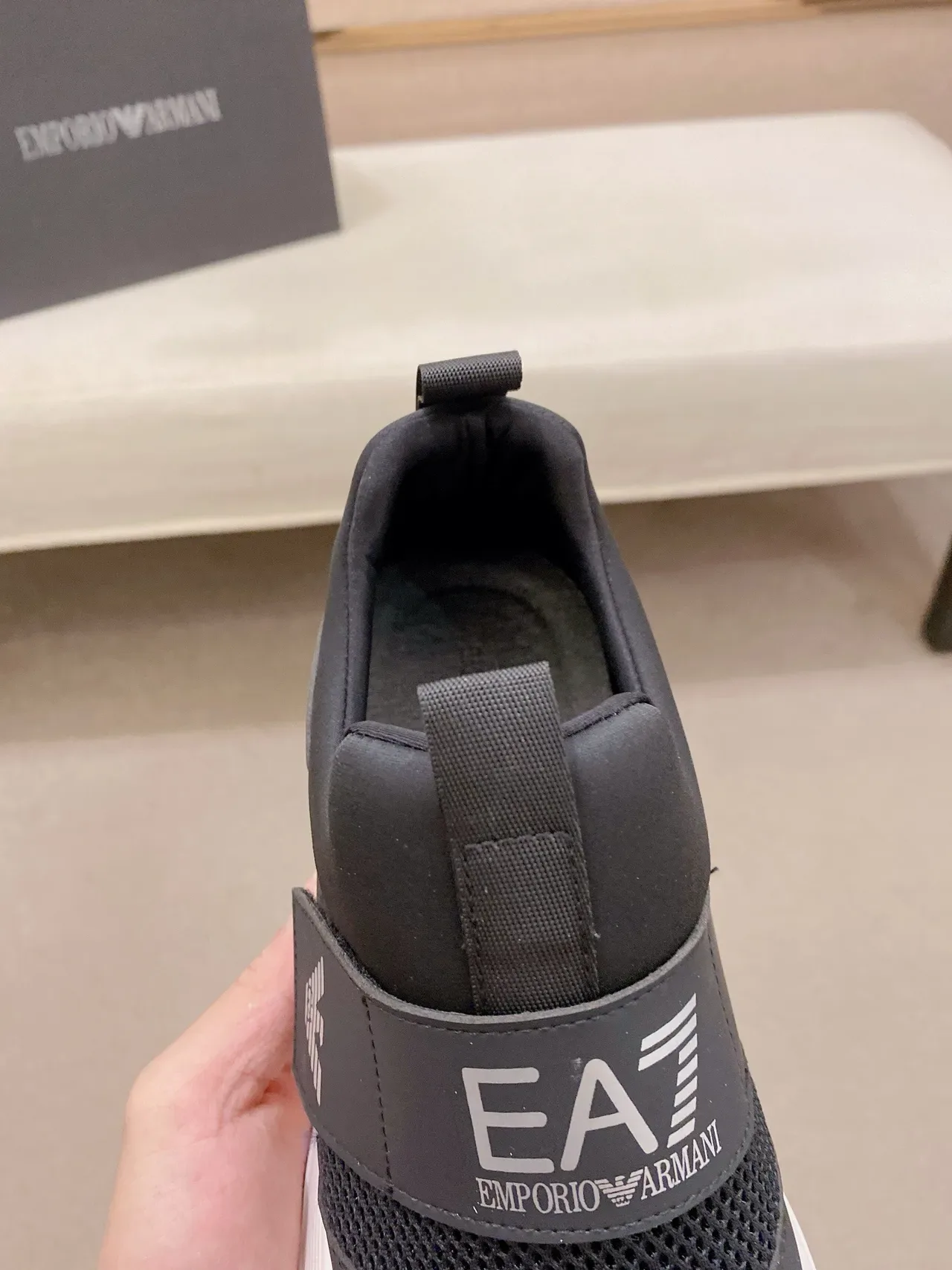 Emporio Armani Noir Blanc Slip-On Maille et Synthétique Supérieur Sneakers Lifestyle 6