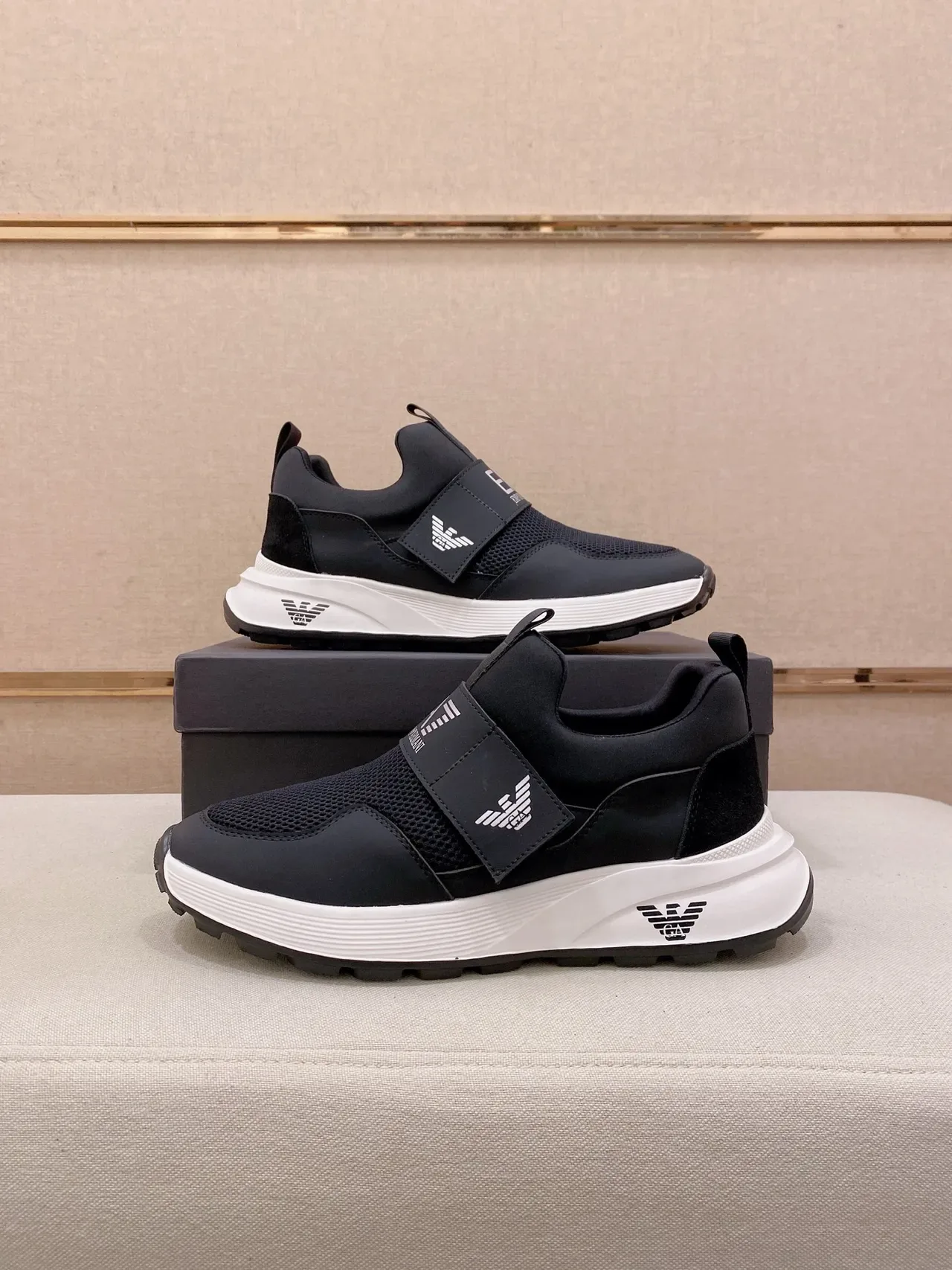 Emporio Armani Noir Blanc Slip-On Maille et Synthétique Supérieur Sneakers Lifestyle 7