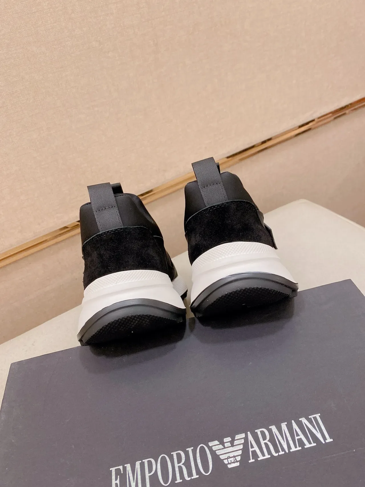Emporio Armani Noir Blanc Slip-On Maille et Synthétique Supérieur Sneakers Lifestyle 8