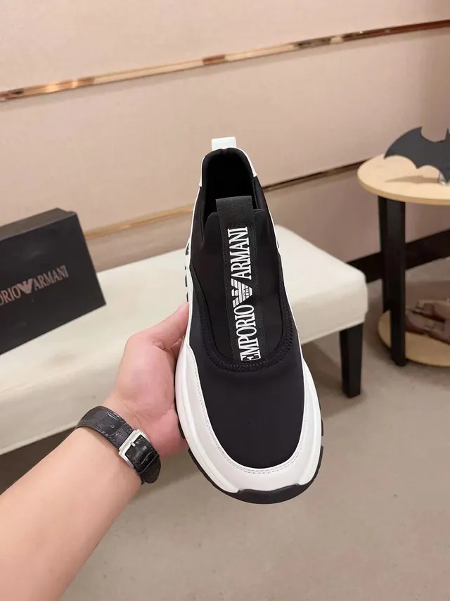 Emporio Armani Tênis pretos e brancos slip-on com painéis chunky 2