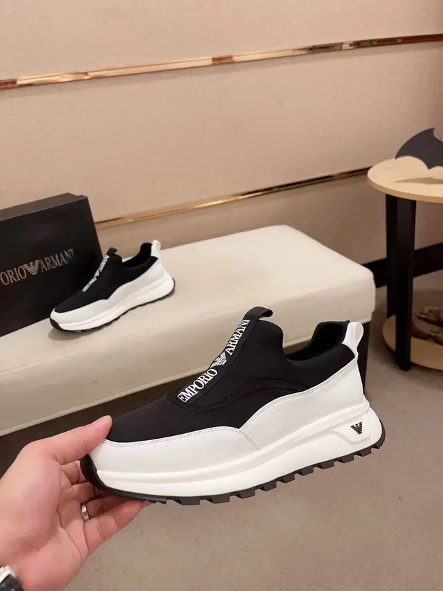 Emporio Armani Tênis pretos e brancos slip-on com painéis chunky 3