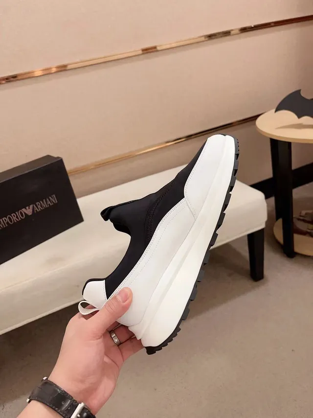 Emporio Armani Tênis pretos e brancos slip-on com painéis chunky 5