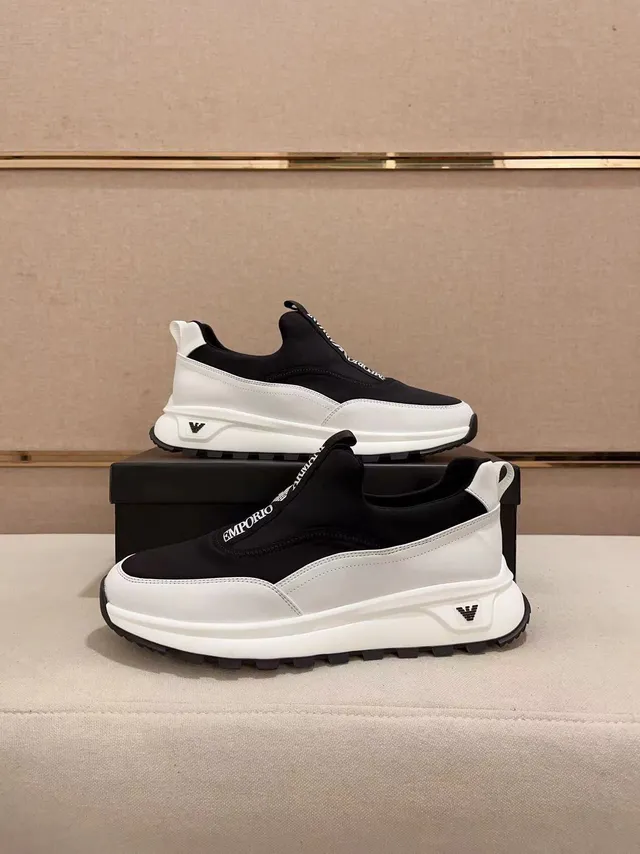 Emporio Armani Tênis pretos e brancos slip-on com painéis chunky 7