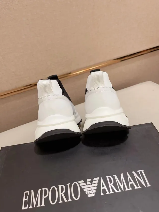 Emporio Armani Tênis pretos e brancos slip-on com painéis chunky 8