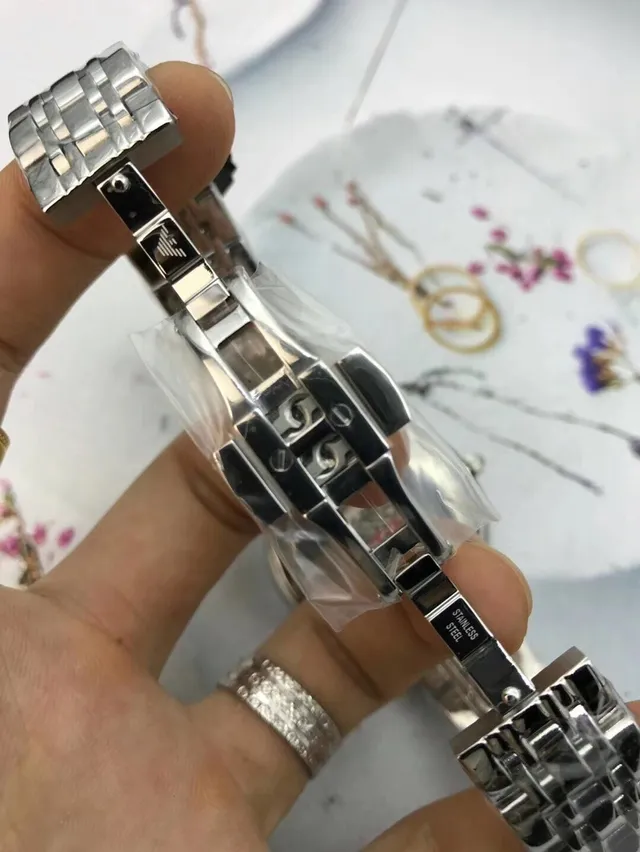 Emporio Armani Montre Classique Argent Blanc Cadran Rond en Quartz 2