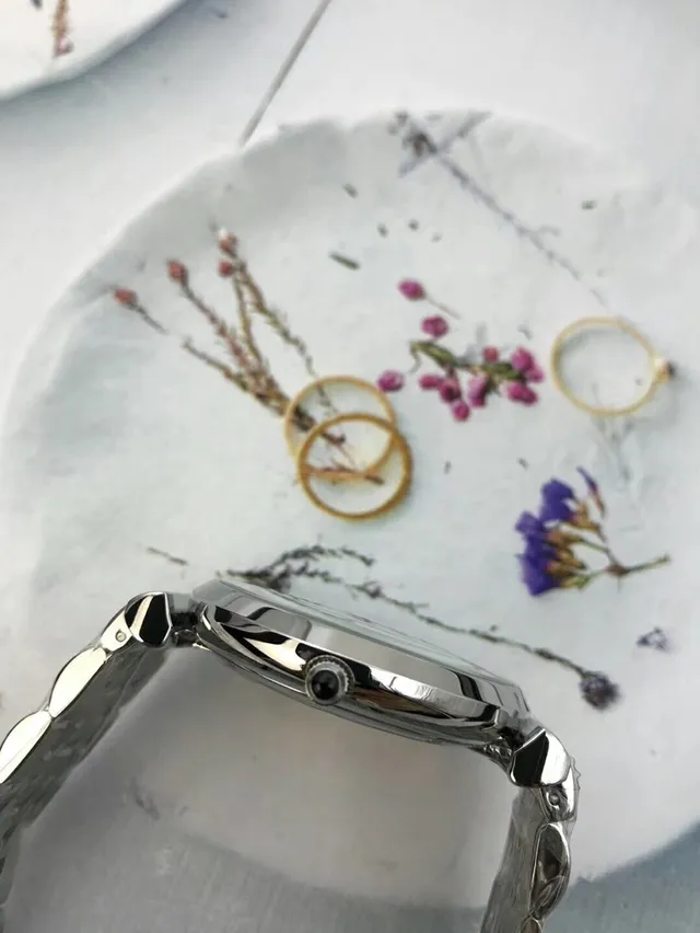 Emporio Armani Montre Classique Argent Blanc Cadran Rond en Quartz 4