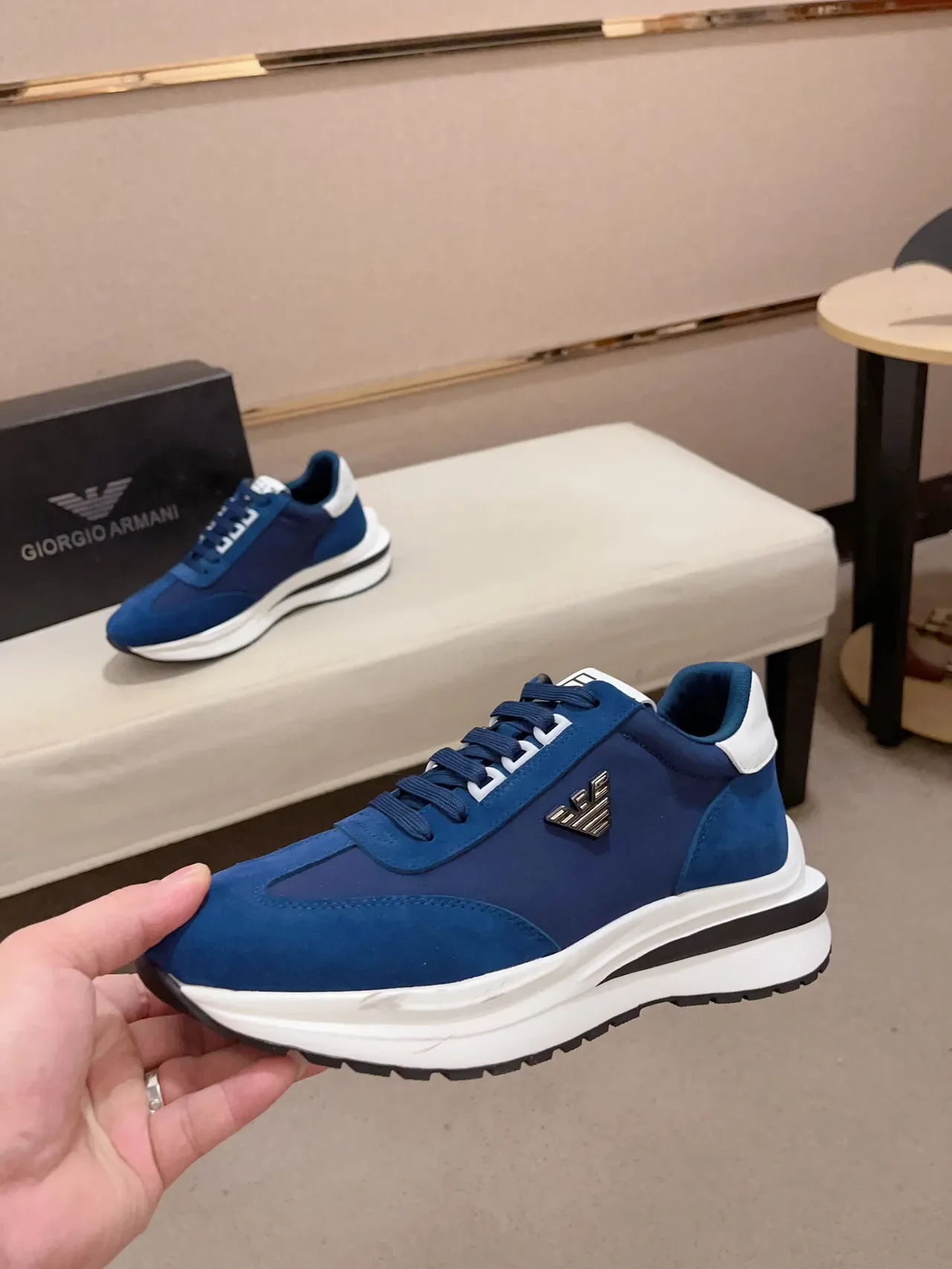 Emporio Armani Aigle Logo Chaussures Lifestyle en Daim Bleu 4