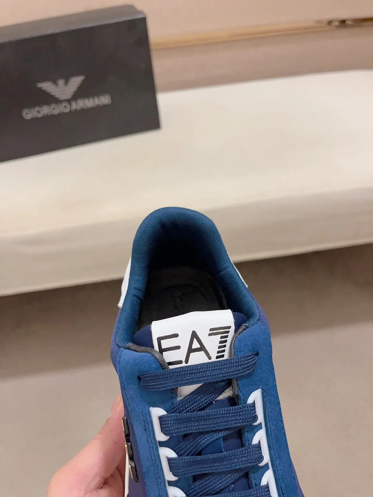 Emporio Armani Aigle Logo Chaussures Lifestyle en Daim Bleu 7