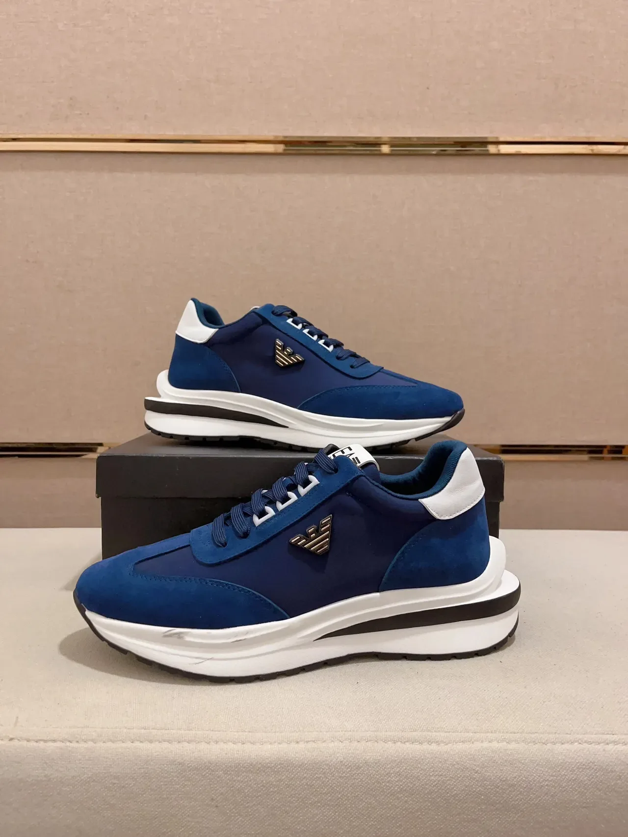 Emporio Armani Aigle Logo Chaussures Lifestyle en Daim Bleu 8