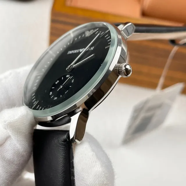 Emporio Armani Montre Minimaliste à Cadran Noir et Ton Argenté en Quartz 3
