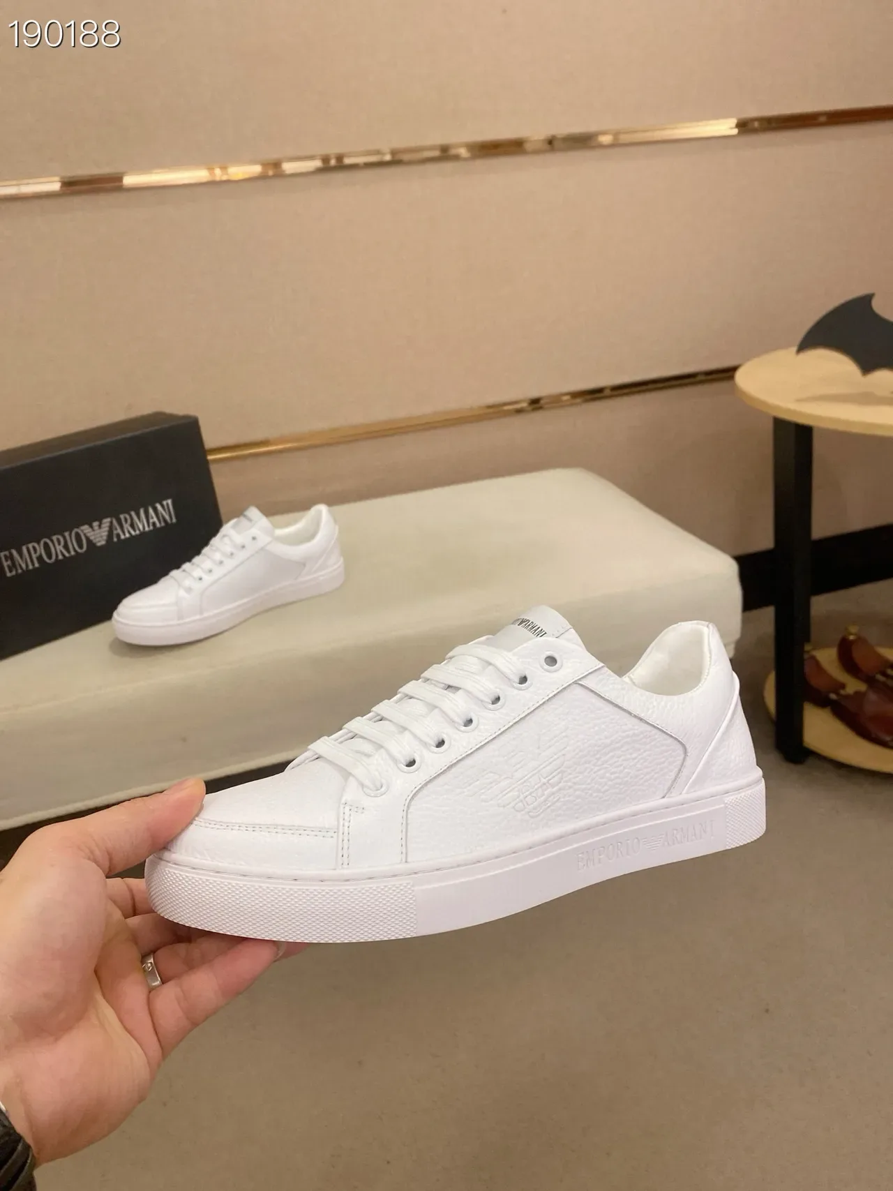 Emporio Armani Sneakers Lifestyle en Cuir Texturisé Blanc avec Logo d'Aigle 4