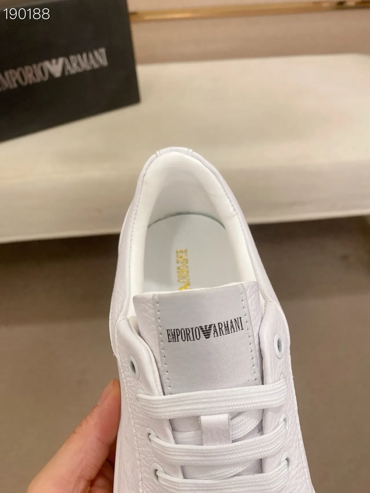 Emporio Armani Sneakers Lifestyle en Cuir Texturisé Blanc avec Logo d'Aigle 6