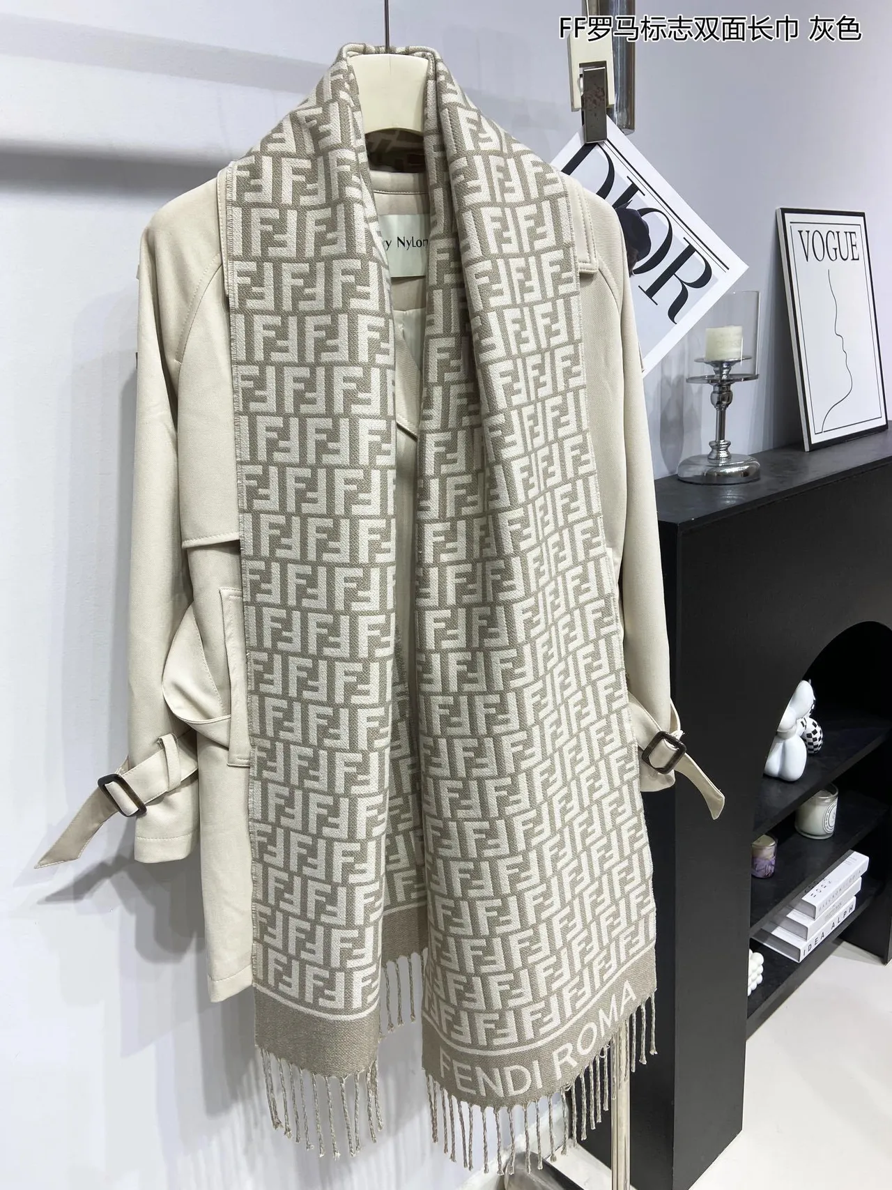 Fendi Bege e Marrom Monogramado com Franjas Cachecol 4