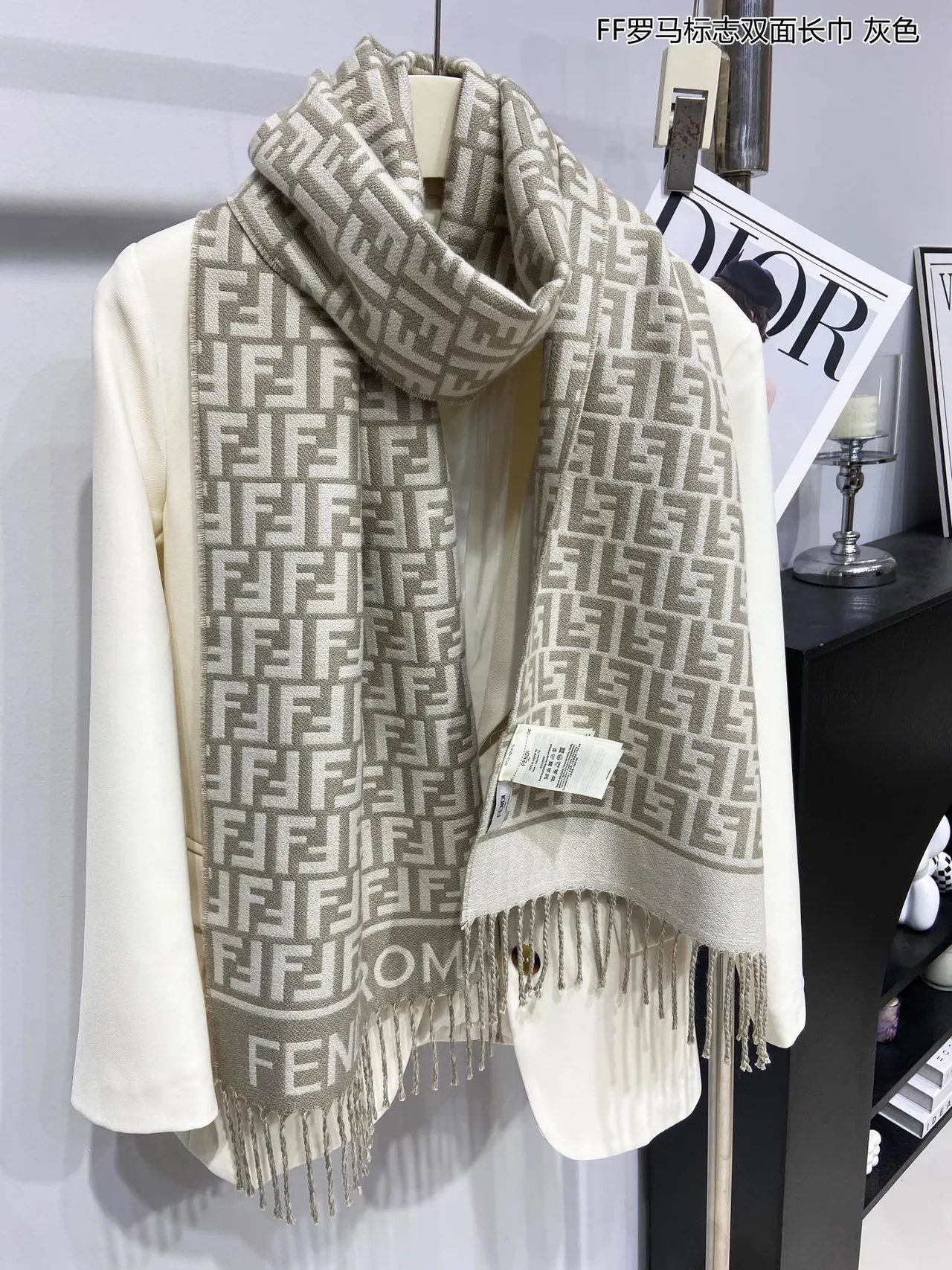 Fendi Bege e Marrom Monogramado com Franjas Cachecol 6