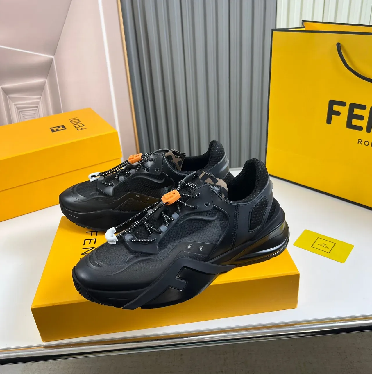 Fendi Tênis Chunky Pretos e Laranja Meia Sola Sculptada Mesh e Overlays Sintéticos 7