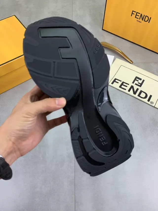 Fendi حذاء رياضي سميك أسود أبيض شبيكي وصناعي 4