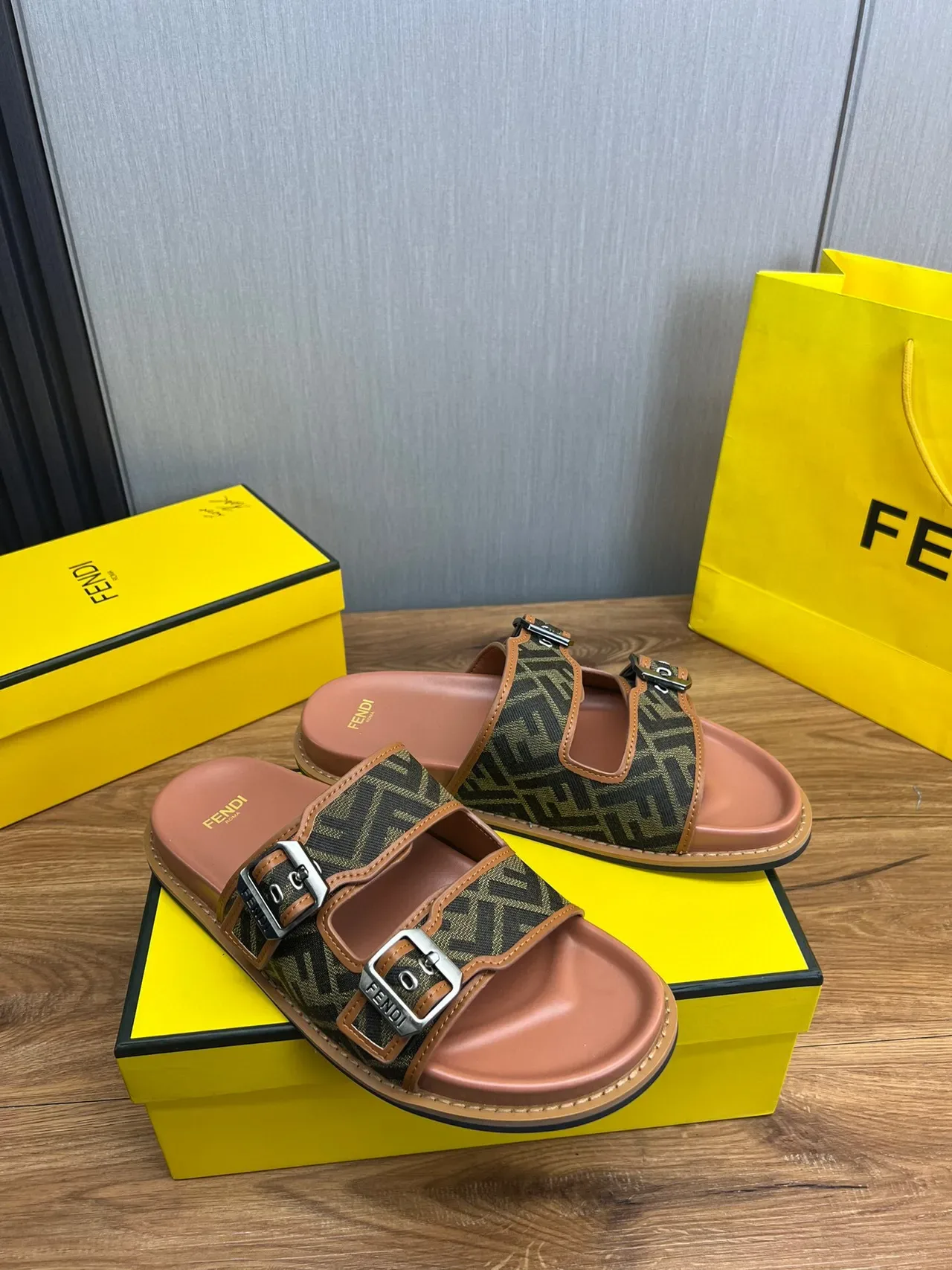 Fendi Sandales Casual Marron Beige Double Sangle Boucle 2